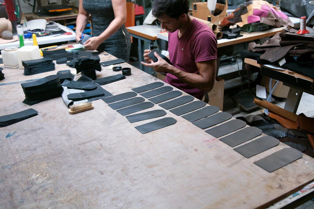 The making of Puredistance BLACK leather holders