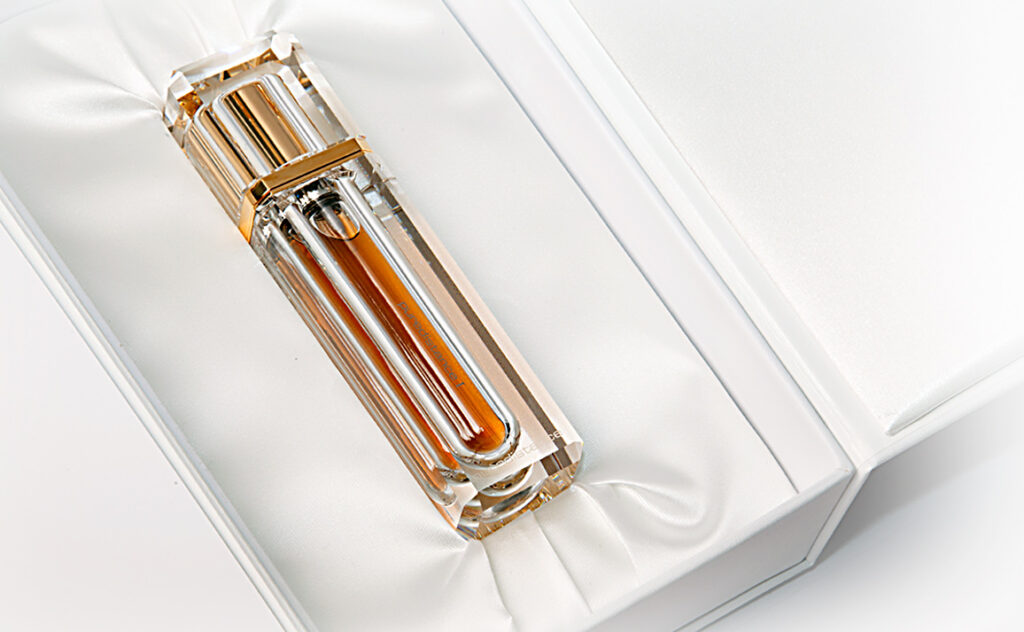 Puredistance 1 Perfume inside crystal perfume column