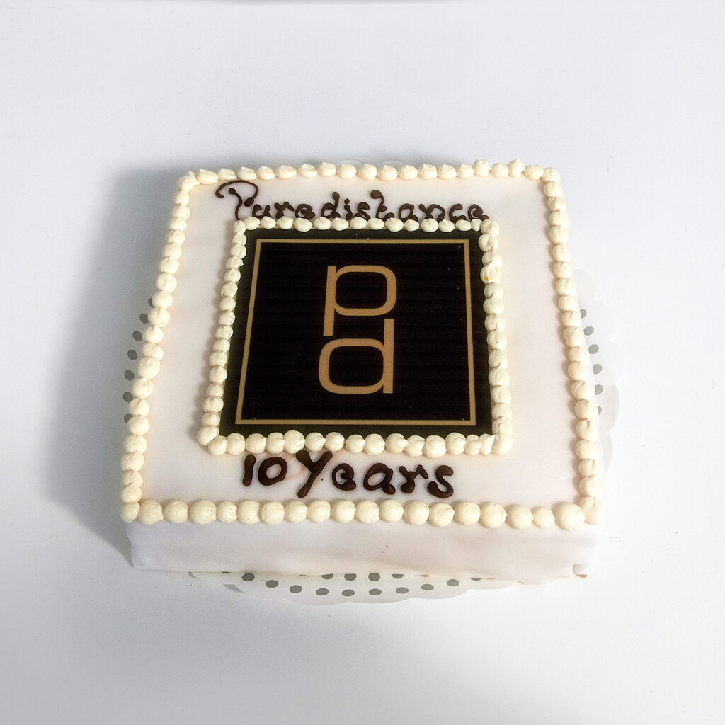 The special Puredistance 10-year Anniversary cake!